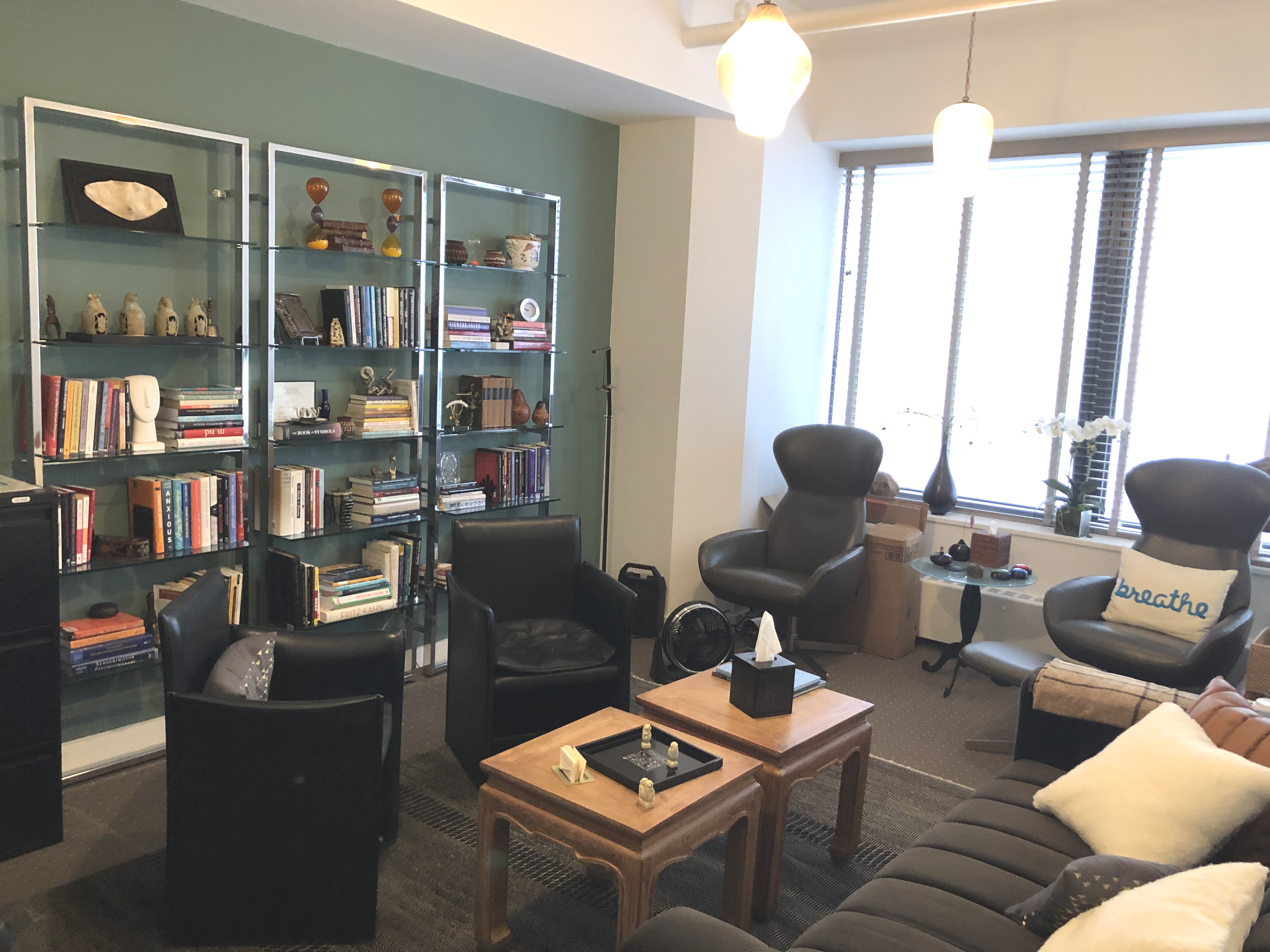 Uncover flexible office space in Upper East Side, NYC, designed for therapists, with in a quiet and serene environment perfect for counseling.