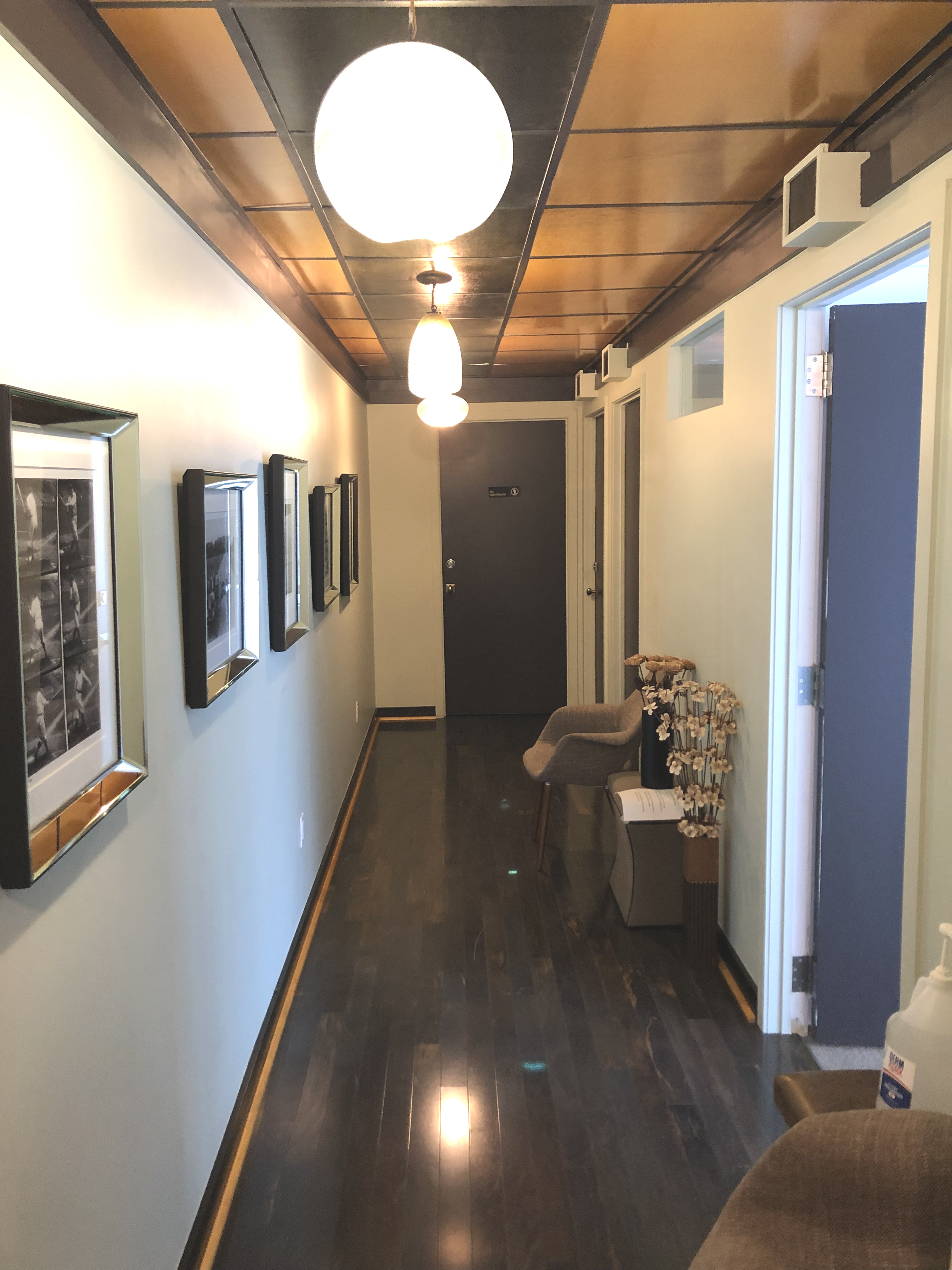 Experience flexible office space in Upper East Side, NYC, perfect for therapists seeking close to public transport for client convenience.