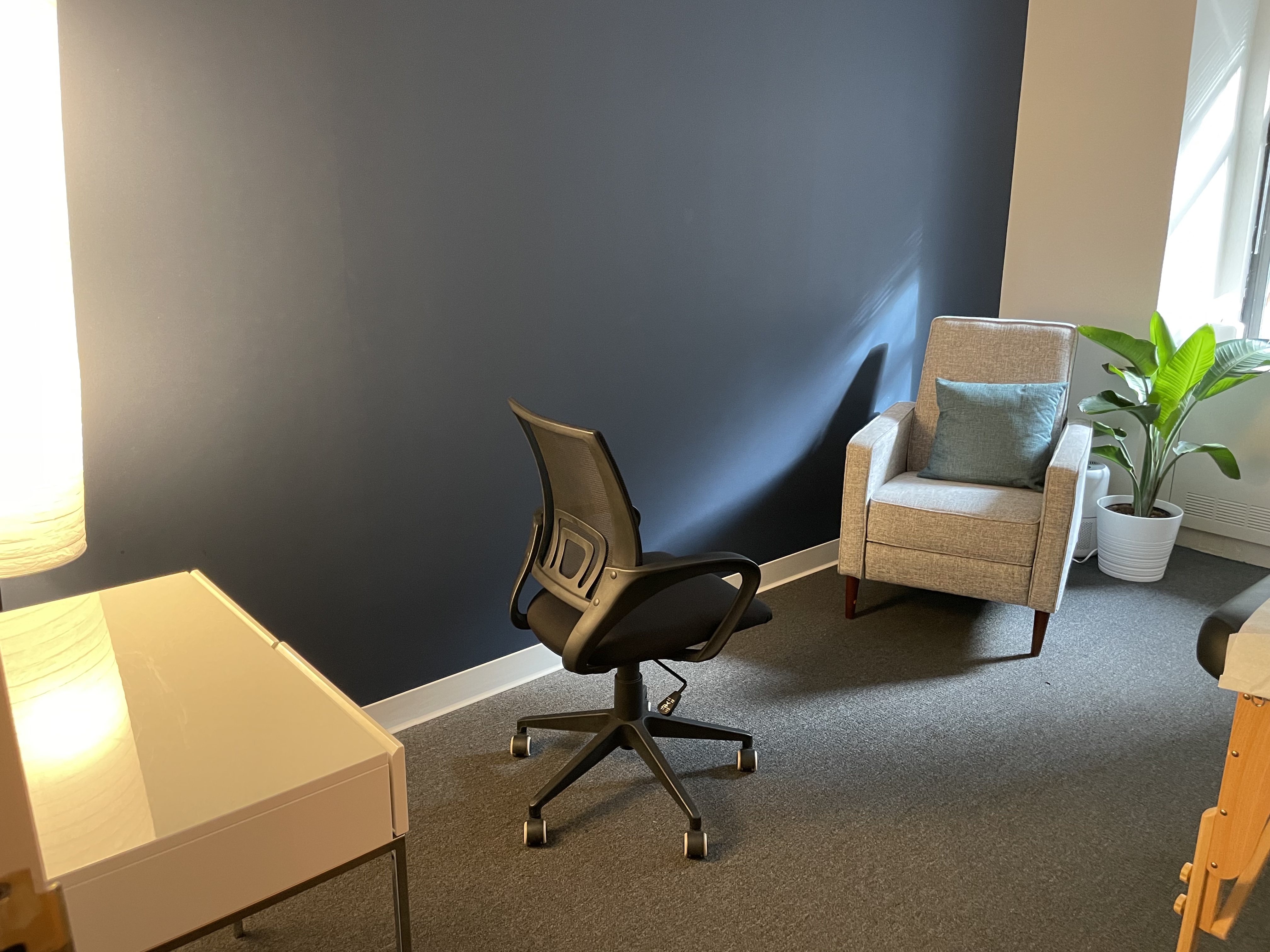 Step into therapist office space in Brooklyn and Queens, tailored for therapy professionals with providing access to shared common areas.