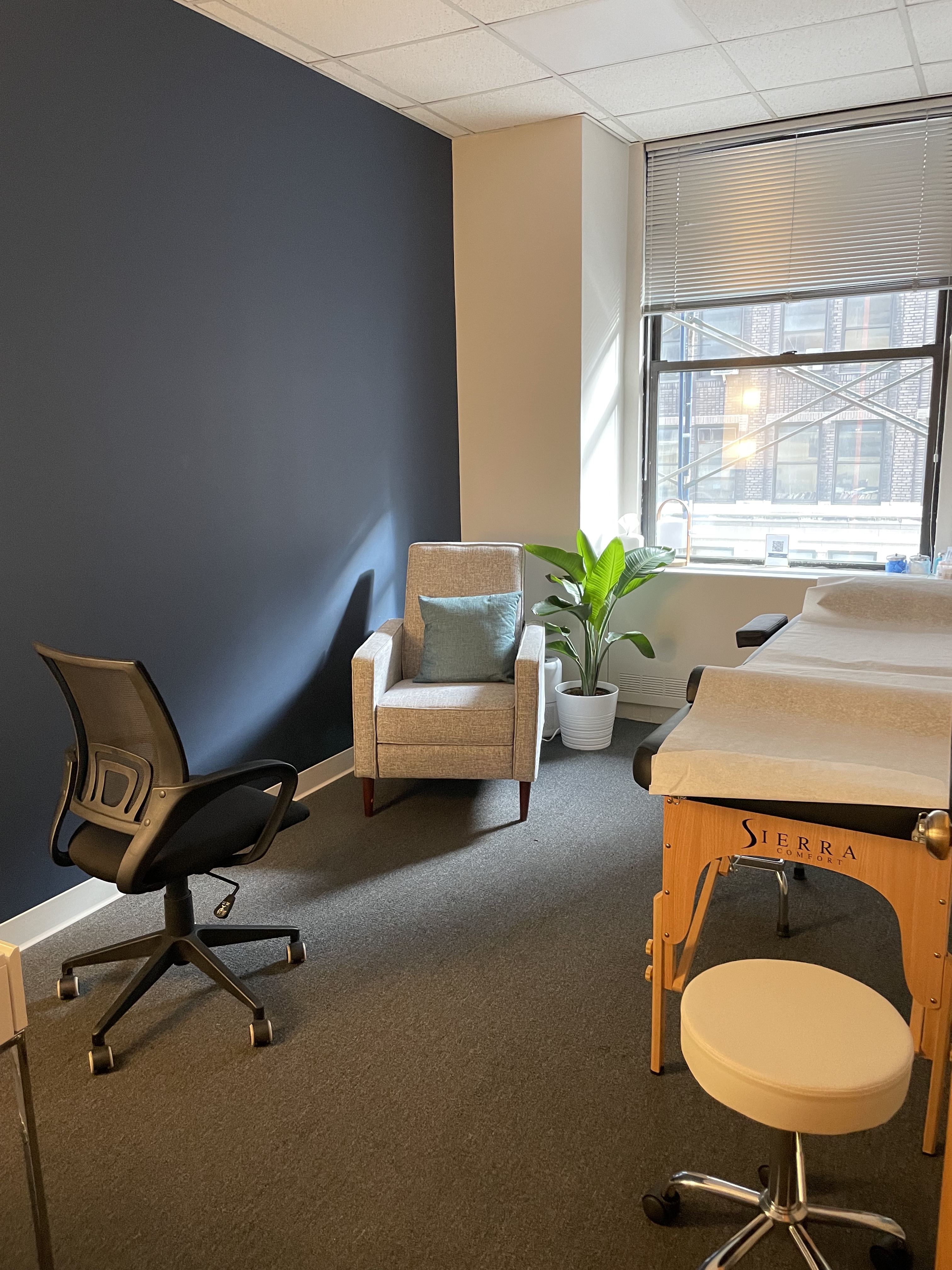 Step into shared therapy spaces in Brooklyn and Queens, tailored for therapy professionals with featuring natural light and spacious interiors.