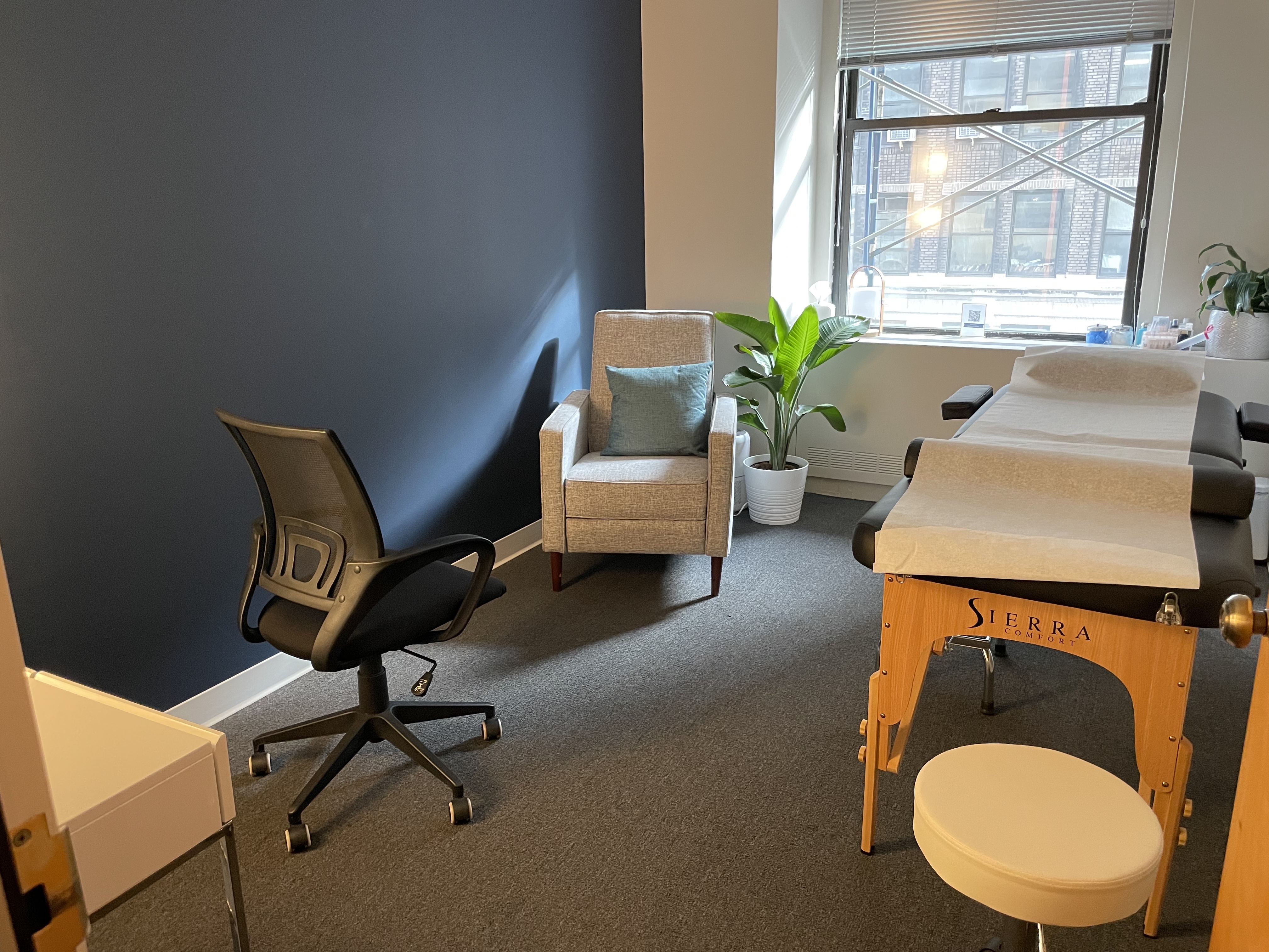 Find exclusive workspace in Brooklyn and Queens, offering providing access to shared common areas. Ideal for therapy professionals.