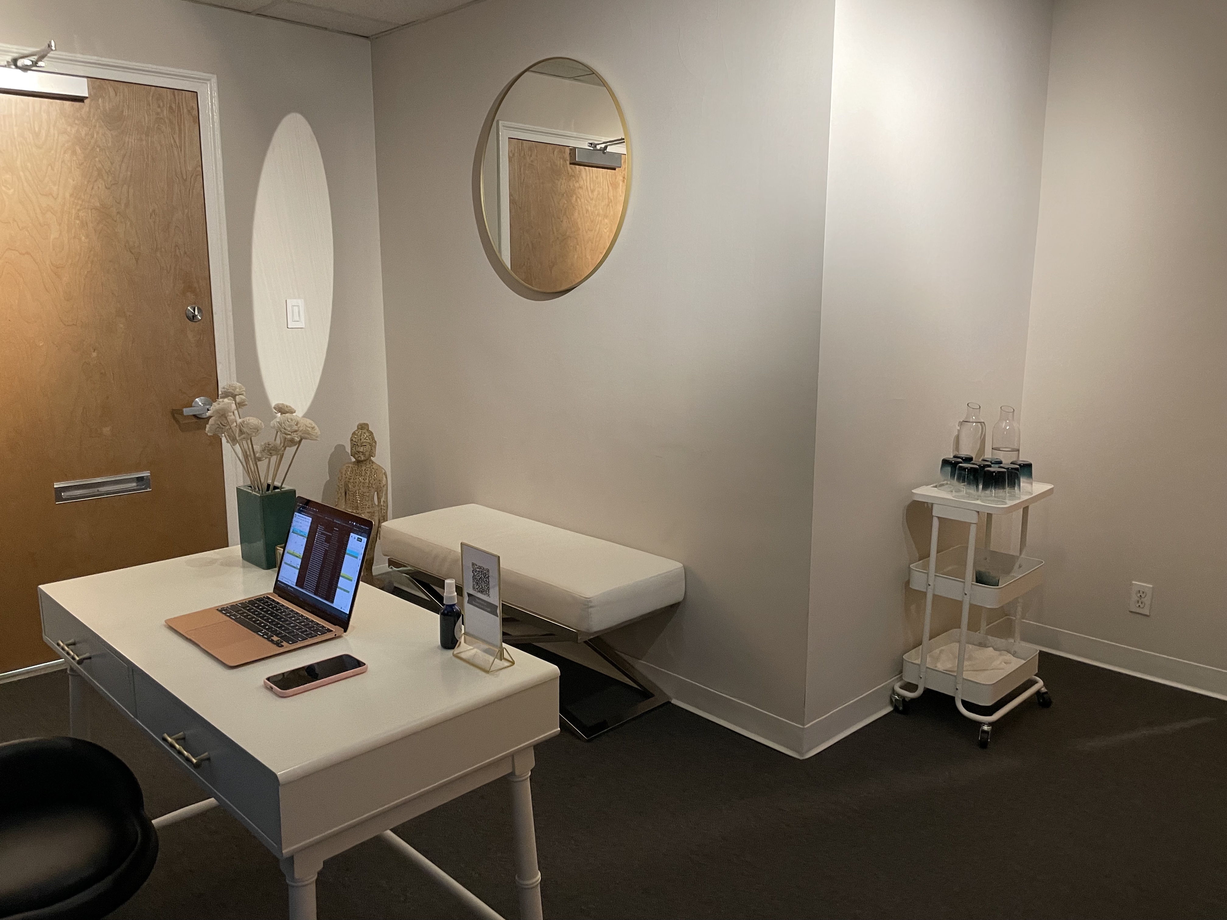 Your next therapy suite in Brooklyn and Queens awaits, featuring offering modern design and all amenities for therapy professionals.