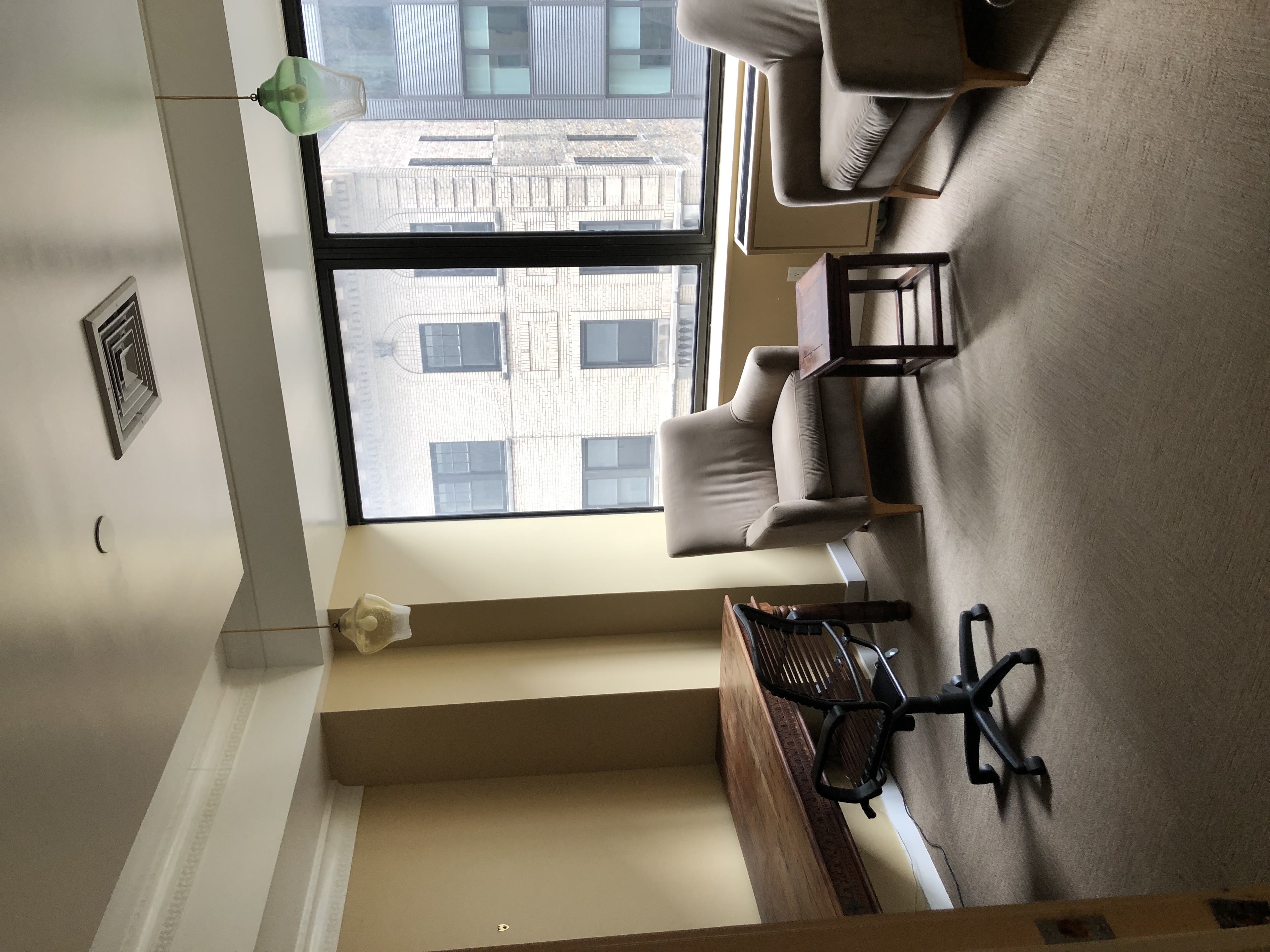 Experience flexible office space in Upper East Side, NYC, perfect for therapists seeking close to public transport for client convenience.