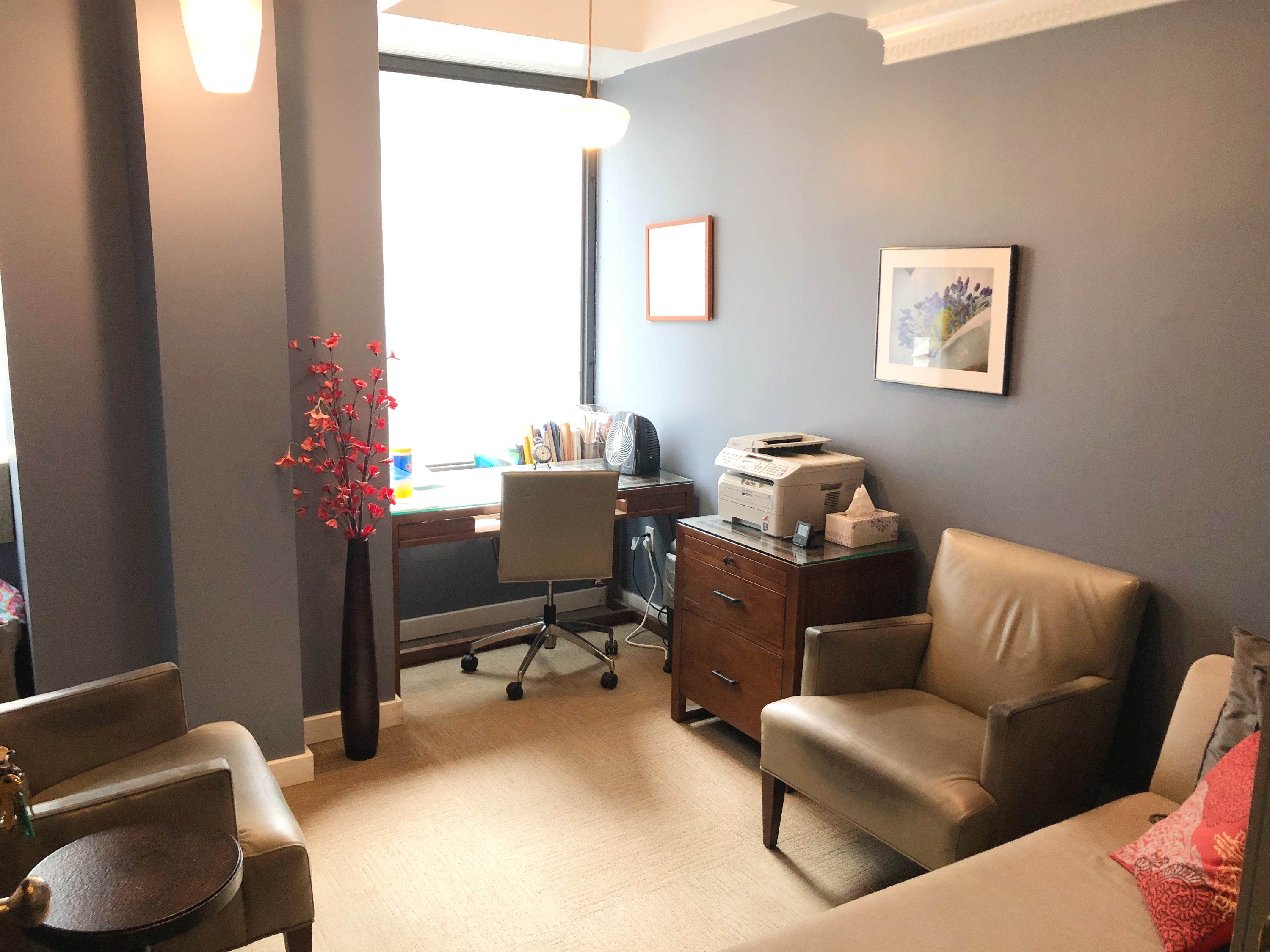 Uncover flexible office space in Upper East Side, NYC, designed for therapists, with in a quiet and serene environment perfect for counseling.