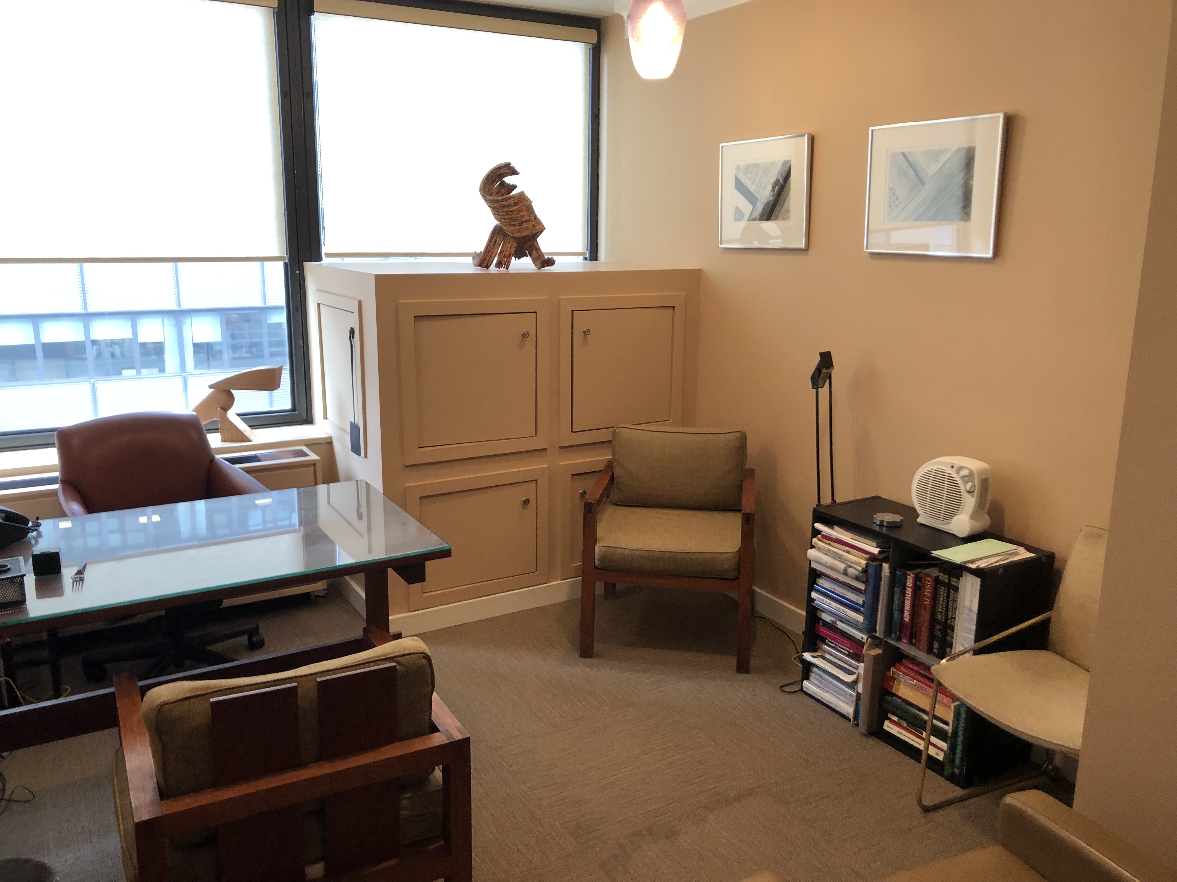 Explore flexible office space in Upper East Side, NYC, a serene space for therapists. designed to enhance focus and client comfort.